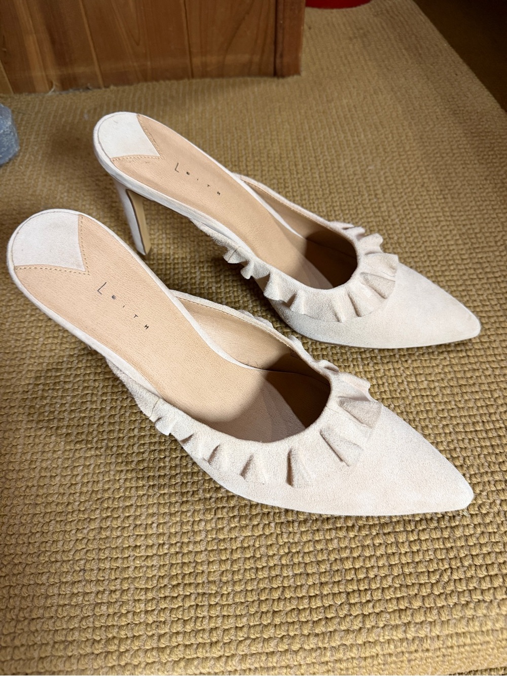 Leith Ivory Ruffle Pointed-Toe Mule - Picture 4 of 5